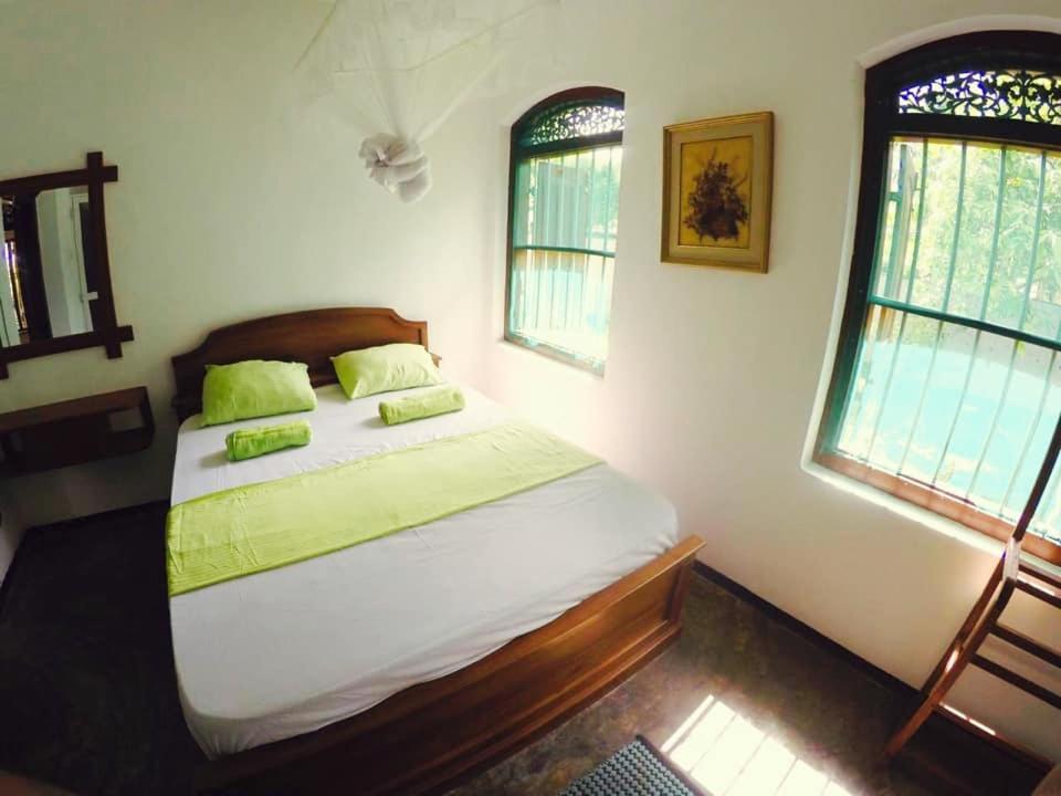 Villa Lagoonedge Хиккадува Экстерьер фото